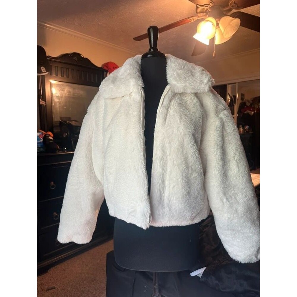 New With Tag Ivory Faux Fur Cropped Jacket Fluffy Teddy Coat Zip Up Sz Small